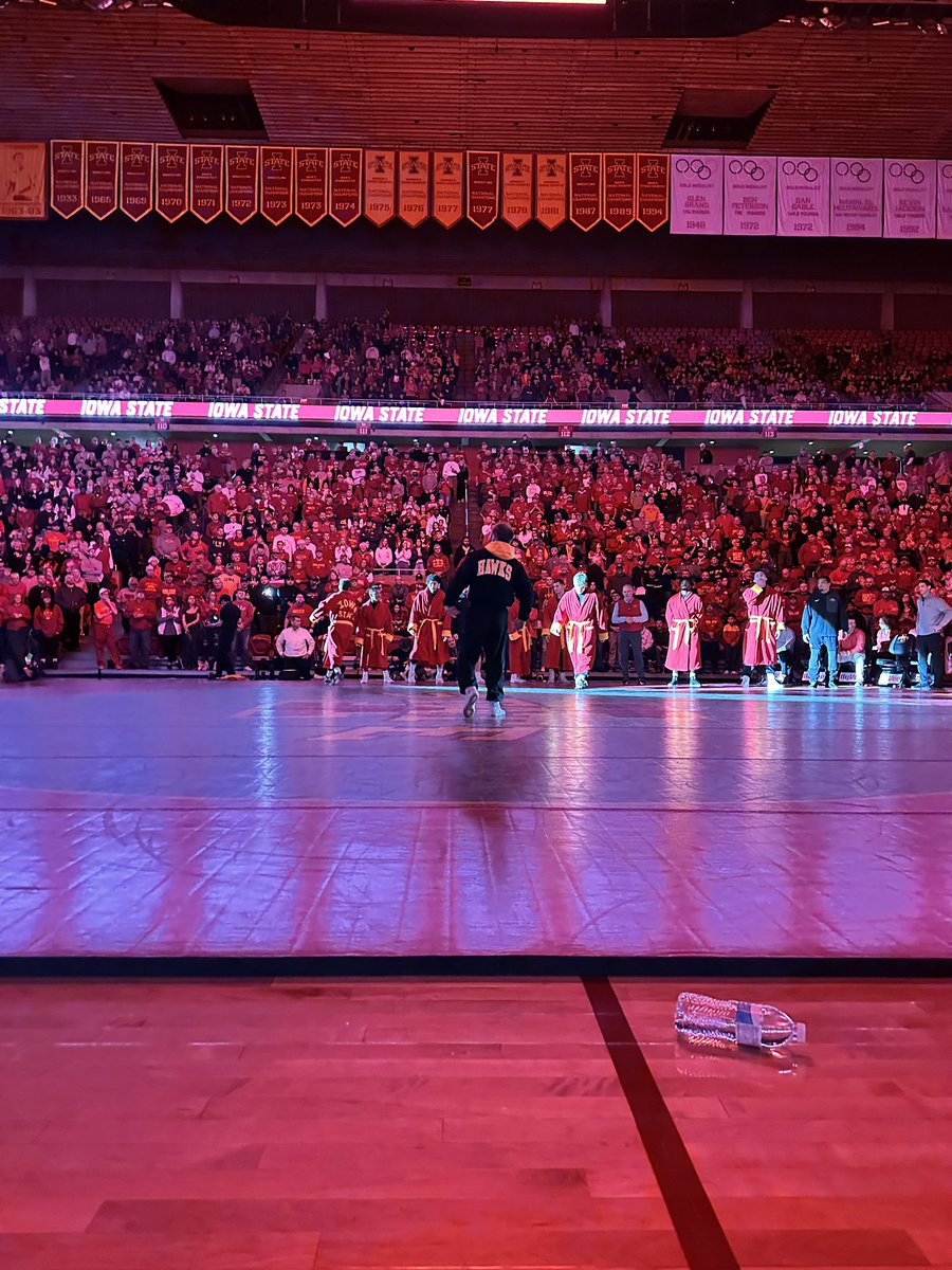 Andy_Hamilton's tweet image. The Cy-Hawk dual is about to get started in Ames.