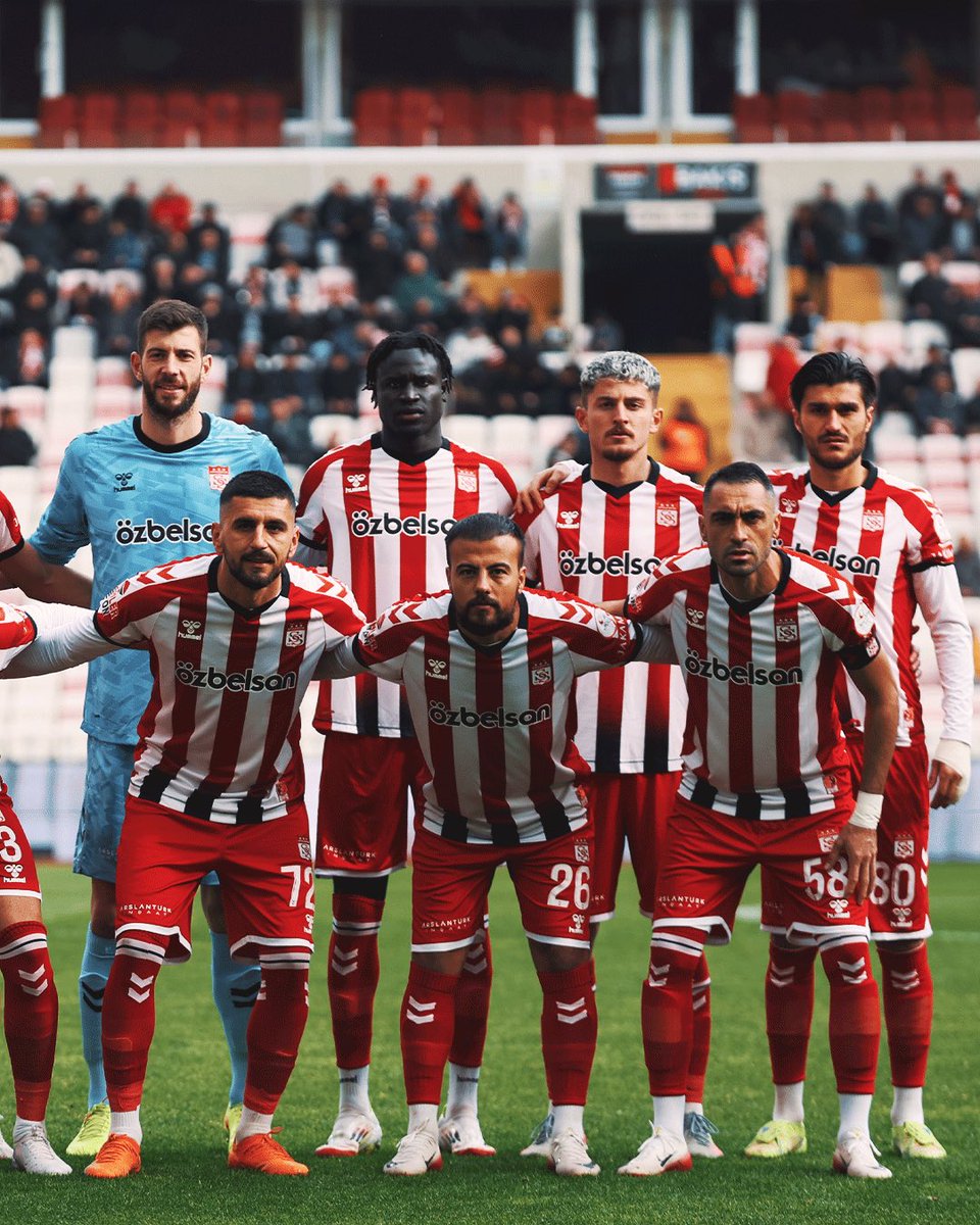 EmirBasyigit50's tweet photo. Galibiyet aldığımız için mutluyuz. Bu galibiyet taraftarımıza ve Miraç Eymen’e armağan olsun ❤️🤍
#sivasspor #sivas #yiğidolar https://t.co/UZDu7f30R6