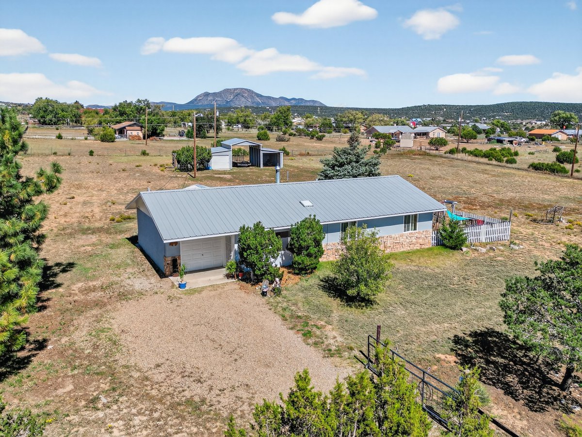 PhotoSnapABQ's tweet image. In #Albuquerque, the location is half the value. Is the home near the Bosque trails? Does it have a view of the Sandias? Is it minutes from Uptown? Ground photos can't tell that story. @PhotoSnapABQ's Drone Services can. #DronePhotography #ABQLife #SandiaMountains #RealEstate