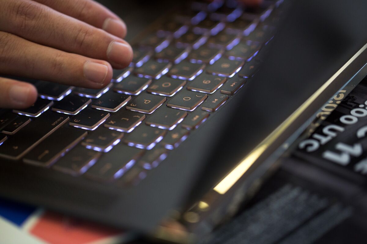 clickfraud's tweet photo. South Korean authorities are investigating a data leak at e-commerce giant Coupang that exposed ~33.7M accounts; the country has a population of 51.7M (Sohee Kim/Bloomberg) https://t.co/JKaYxlXOlh https://t.co/rsnI8JXjPM