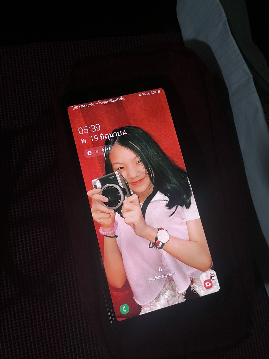 ค้นแกลเจอรูปนี้52562626262636 คือค้นลิ้นชักเจอ J8 เลยเอาไปชาร์จแบต ละดูเปิดมาวอลเปเปอร์626525353536363636