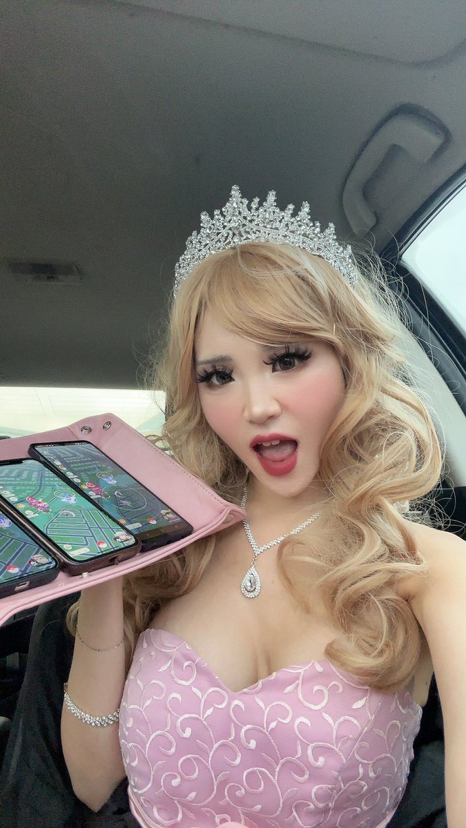 LoveMissWhitney's tweet photo. Wicked Glinda plays Pokemon Go community day (Whitney’s month late bday stream and wild adventures 🤪) LIVE on Twitch https://t.co/PWeI8aDO3M #pokemongo #pokemon #wicked #glinda #twitch #twitchstreamer #twitchstreamers #streamer #streamers #streamergirl #streamergirls #cosplayers https://t.co/tIifapFLae