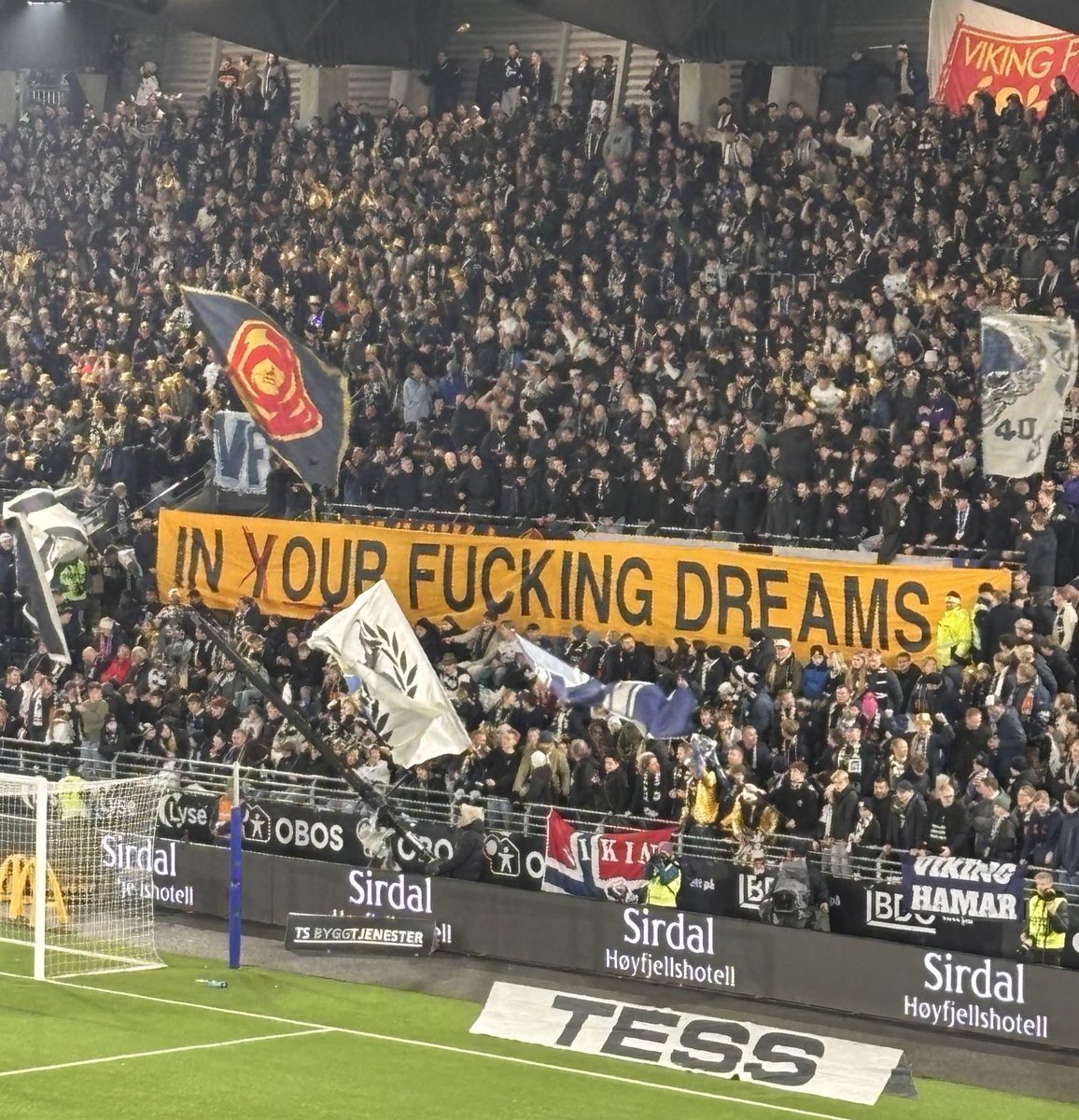 🇳🇴 

- July 19th: Bodø/Glimt beat Viking 4-2 at Viking and unveiled ‘that’ banner aimed at Viking and their title charge.

- November 30: Viking unveil the same banner as they claim the title on the final day.

Norwegian football fans never hold back 😅