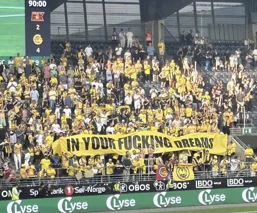 footy_nordic's tweet photo. 🇳🇴 

- July 19th: Bodø/Glimt beat Viking 4-2 at Viking and unveiled ‘that’ banner aimed at Viking and their title charge.

- November 30: Viking unveil the same banner as they claim the title on the final day.

Norwegian football fans never hold back 😅 https://t.co/f80QZPPzlc