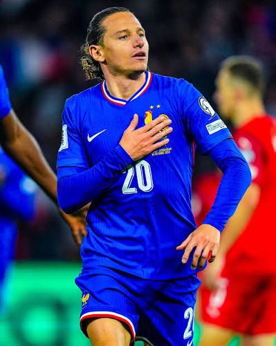 Thauvin niveau équipe de France cet aprem. 

Il la veut sa coupe du monde et il s’en donne les moyens. 

Au delà de son doublé il a été MONSTUREUX techniquement, dans son activité et il est tellement précieux de part sa vision de jeu. 

Il vieillit très bien Flotov 👑