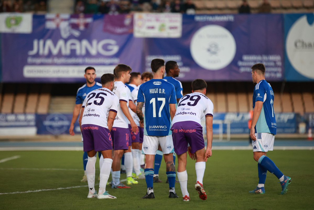 ⏱️ 49' | Se marchó alto el tiro del <a href="/RealJaenCF/">Real Jaén C.F.</a>.

📺 mmovilnetwork.com/xerezcdtv

💙 1️⃣-0⃣ 🟣 #XerezJaén