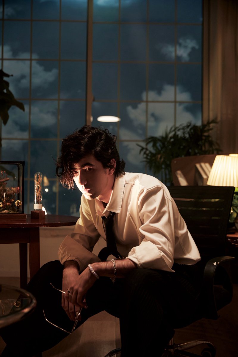 Marche's tweet image. Got put through the twink photoshoot assembly line in shanghai 🇨🇳