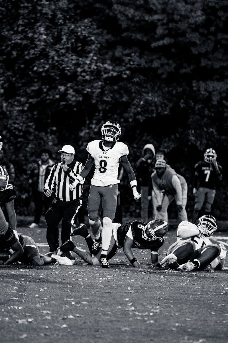 jchukwura2026's tweet photo. Coaches Full Season Highlight is here!!
Late position switch in the middle of the season
7.5 sacks and 10+ TFLs with multiple pressures in 6 GAMES pure dominance!!
6’3 190lbs
EDGE/WR
3.75GPA
C/o 26
GAMEWRECKER
@BossJ_Iweh4 @CoachRDJohnson @PHGatorsFB
https://t.co/36YYdJEOuC https://t.co/iqRNfxr2YS