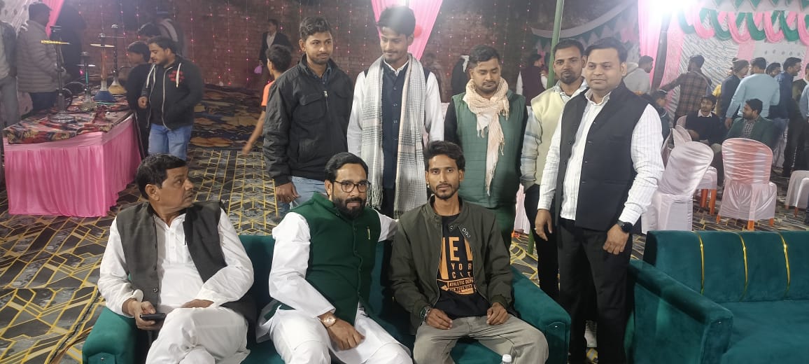 mohdbasilazmi's tweet photo. 📍Amilo Mubarakpur
AIMIM Uttar Pradesh President Haji Janab @imshaukatali Sahab
Aimim Mubarakpur Vidhansabha विधायक अयाज खान के भाई के वलीमा में
@aimim_national @aimim_abdullah
@asadowaisi @AkbarOwaisi_MIM
#shaukataliofficial #amilo
#mubarakpur #azamgarh https://t.co/yf76XBYqEC