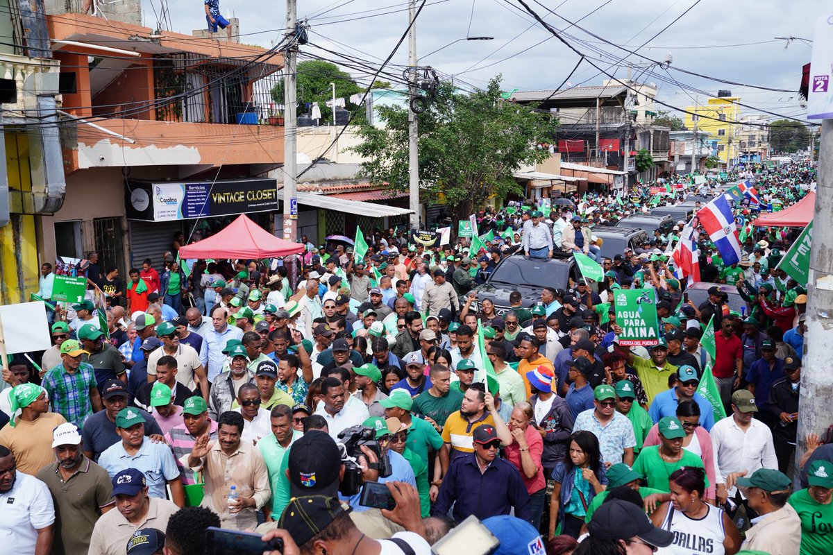 #FPComunica |

Dicen que imagen habla más que mil palabras, esta foto del líder <a href="/LeonelFernandez/">Leonel Fernández</a> en la multitudinaria #MarchaDelPueblo lo dice TODO!

Está #MarchaFP es el inicio del final del gobierno del PRM.