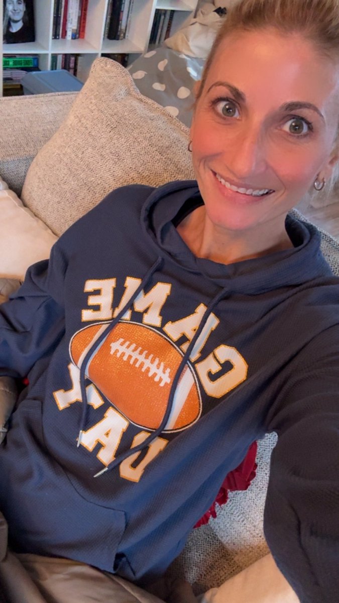 amandasolimando's tweet image. Football and decorating for Christmas!