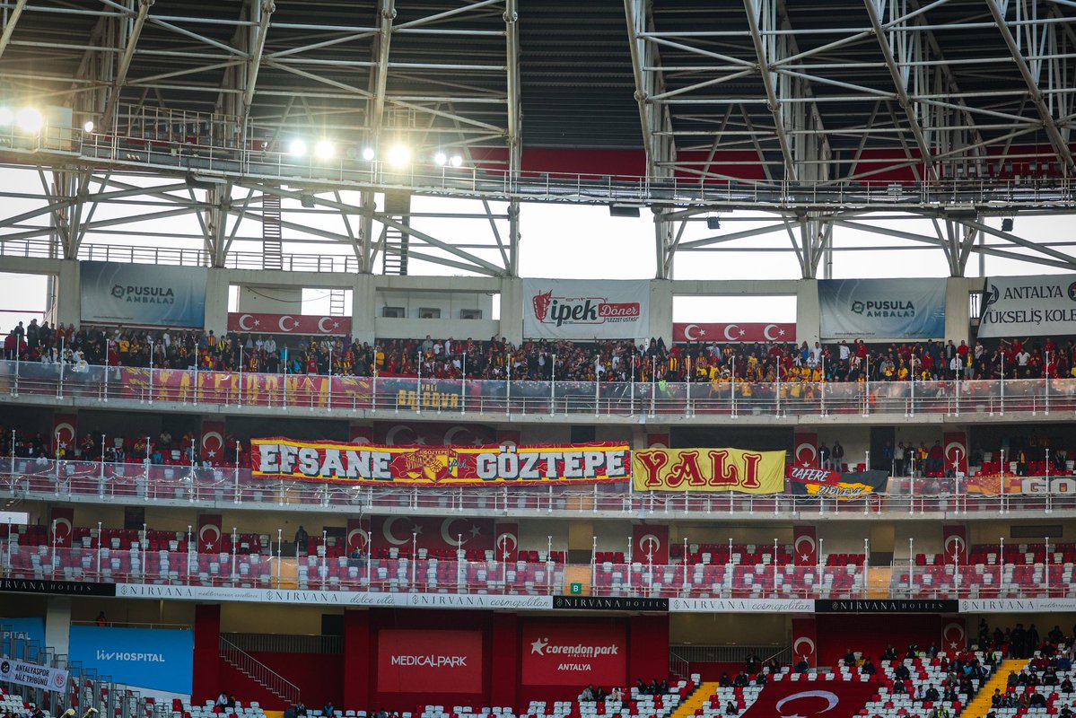 Senin sesin yenilgi tanımaz🤜🤛

Antalya’da da takımımızı yalnız bırakmayan anlı şanlı #Göztepe taraftarına sonsuz teşekkürler💛❤️