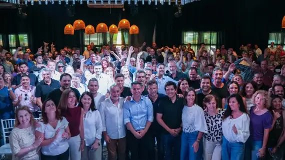 BORNORONI REUNIÓ A LA TROPA Y LLA LANZÓ SU HOJA DE RUTA HACIA EL 2027

• En un encuentro realizado en el Botánico, La Libertad Avanza reunió a su dirigencia y a nuevos aliados para ordenar la estrategia provincial con miras a las elecciones de 2027. Con Gabriel Bornoroni como