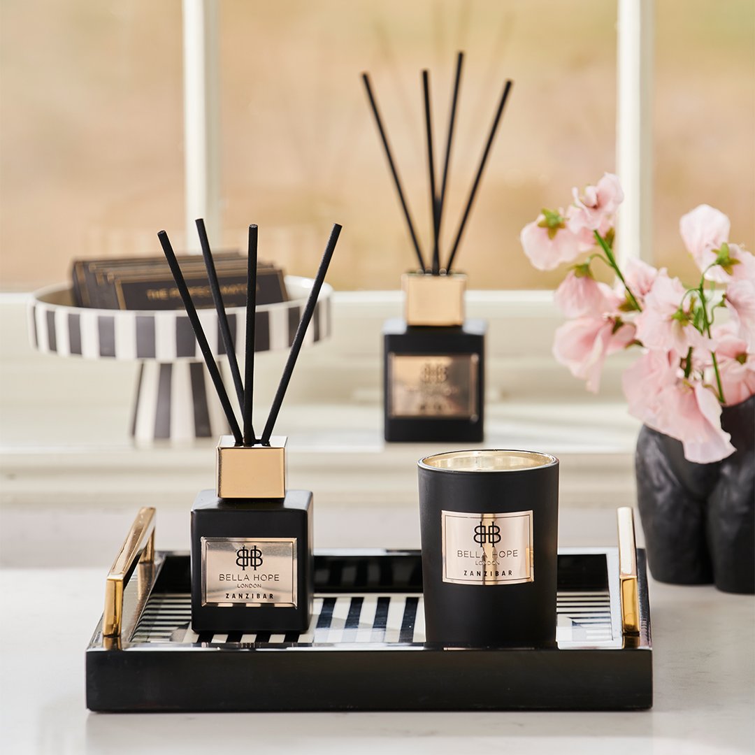 bellahopelondon's tweet image. Home: where memories linger, and every cherished piece has a place. 

#Homefragrance #Soywaxcandles #Reeddiffuser #Bellahopelondon