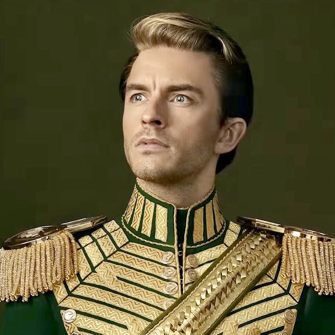 elphabahusband is so pretty