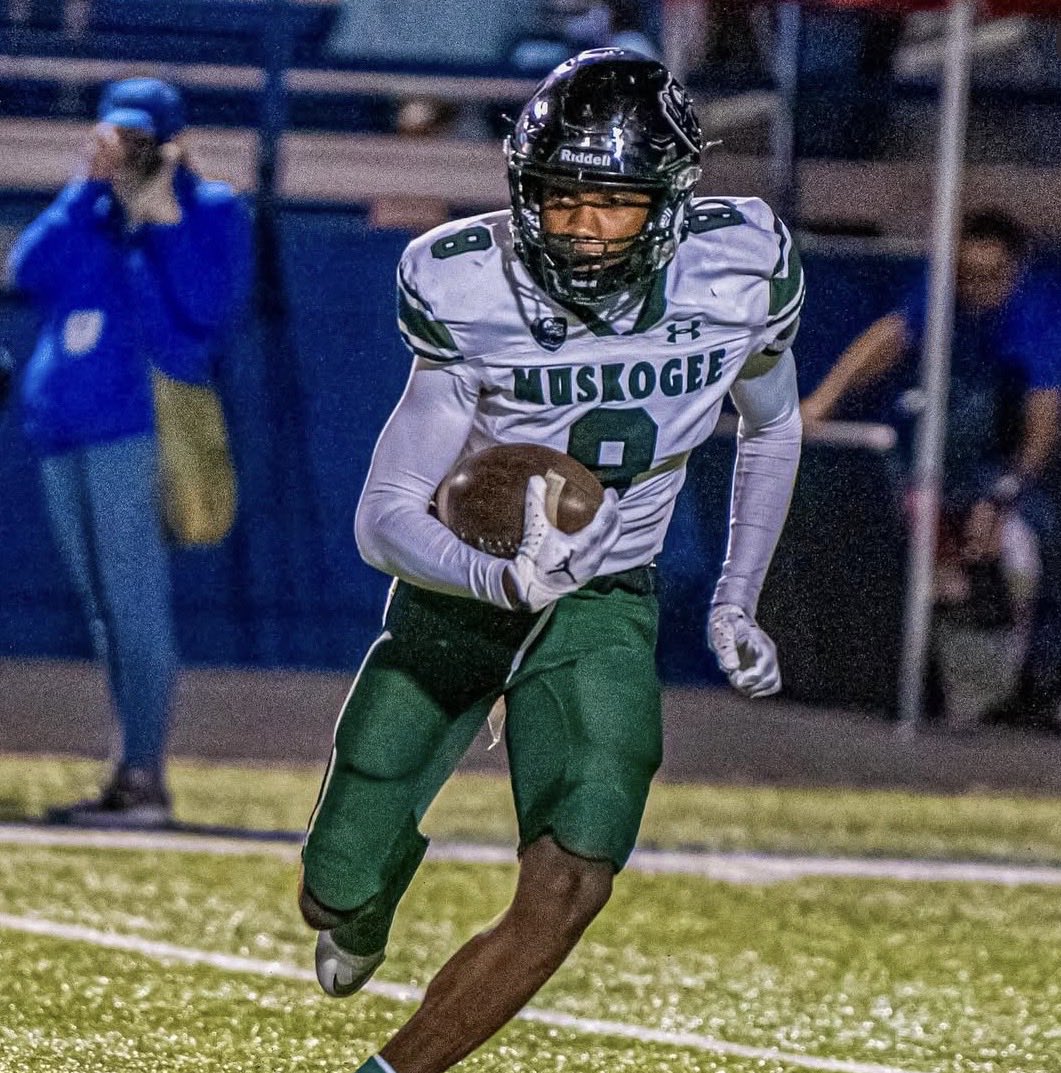 Junior season highlights 

29 receptions 
553 receiving yards
9 td’s
Kick return:
11 returns 
383 yards (26.6 avg)
2 td 
936 all purpose yards
1 INT
18 tackles

hudl.com/v/2TGh77