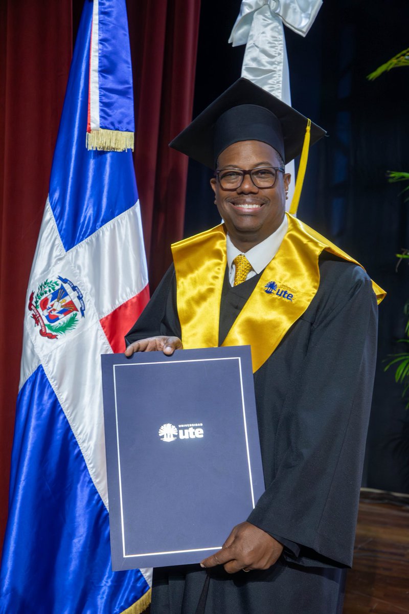 Felicidades a <a href="/victoraquinotv/">Victor Aquino Paulino</a>, cariñosamente Tamarindo, por graduarse como Licenciado en Comunicación Social. Después de tantos años viendo tu trabajo y compromiso, celebro con especial alegría este merecido logro.
