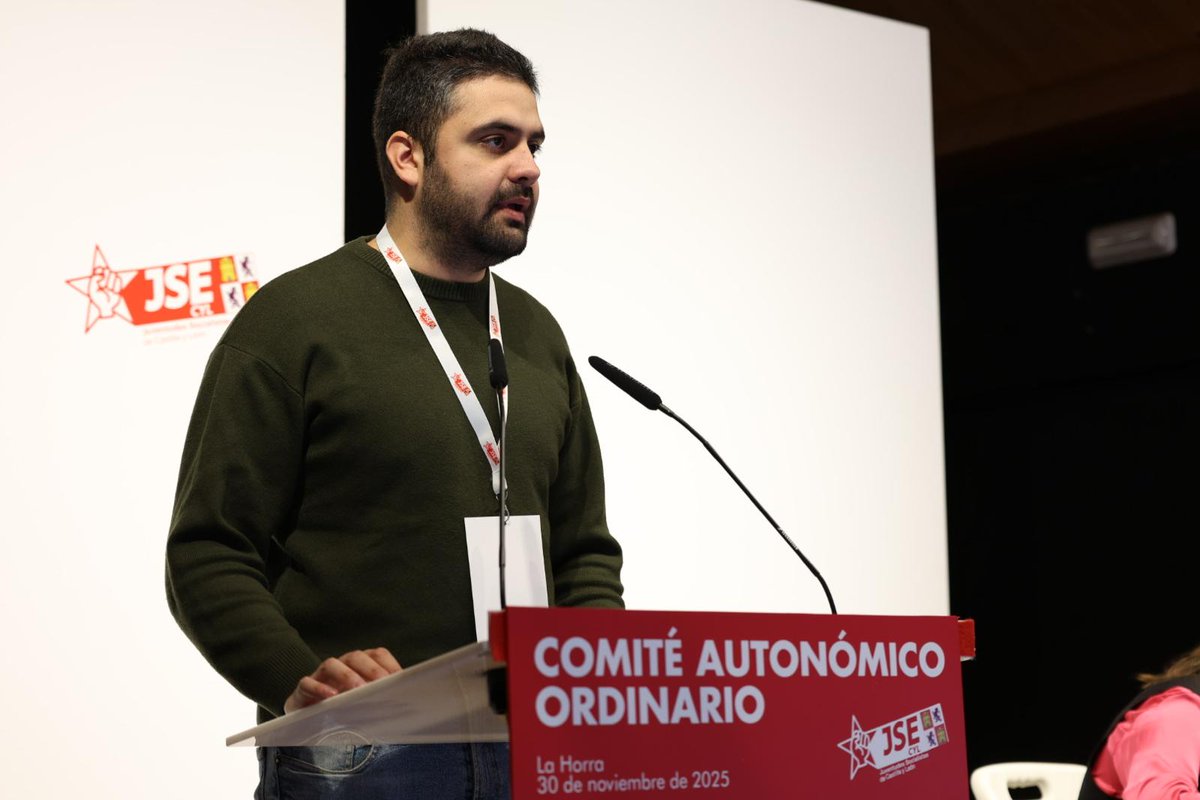 JSCyL's tweet photo. 🎤 Hoy se ha reunido el Comité Autonómico de @JSCyL en La Horra, donde hemos debatido sobre la realidad que vivimos los jóvenes en nuestra comunidad.

✊🏻🌹 Castilla y León necesita un cambio real para que podamos quedarnos y construir aquí nuestro proyecto de vida. ¡Seguimos! https://t.co/rSq9qAbwRW