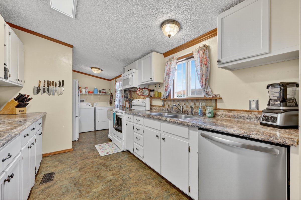 PhotoSnapABQ's tweet image. Listing going live Friday? We’ve got you. 🏃💨
#RealEstate in the Duke City moves fast. Why wait a week for your listing #photos to come back? 
At @PhotoSnapABQ, we pride ourselves on efficiency without sacrificing quality. ✅ Fast Scheduling ✅ Quick Delivery. #Albuquerque