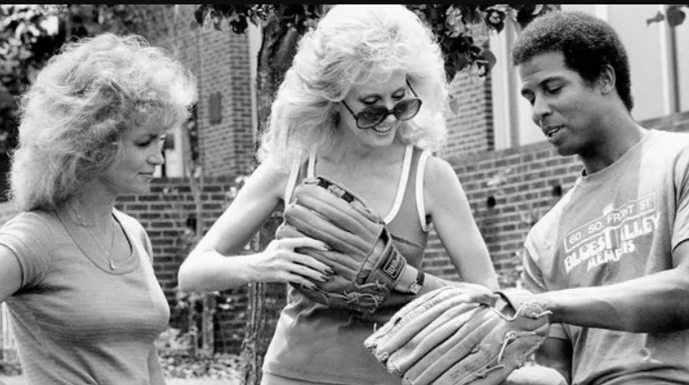 StevenJosephR's tweet image. &apos;Hill Street Blues&apos; star Michael Warren gives  Morgan Fairchild some tips on softball as Barbara Mandrell looks on June 21, 1983. They are preparing for the Barbara Mandrell/Conway Twitty Celebrity Softball Classic the next night at Greer Stadium.&apos;