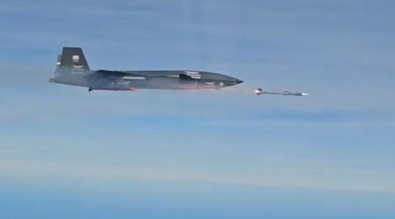 80 yıldır filmlerde izlediğimiz sahneleri şimdi gök vatanımızda izliyoruz  

Neden Erdoğan ı seviyorsun diye soruyorlar :))