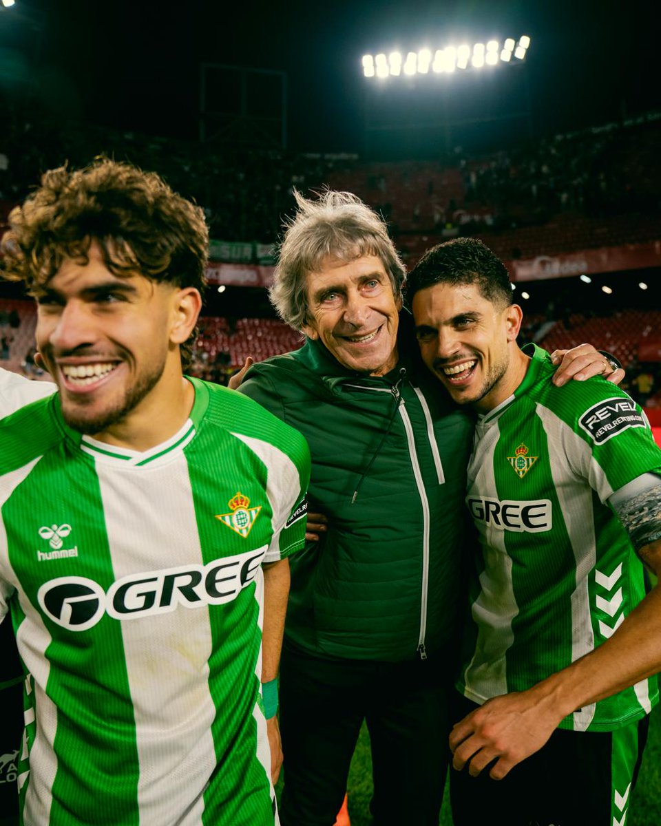 RealBetis_en's tweet photo. Coach 🫡💚 https://t.co/D5xiwFN4gl