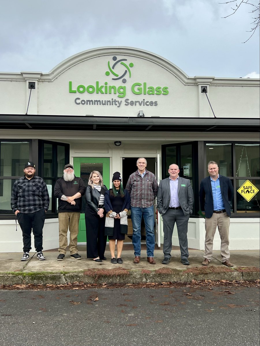 SenJeffMerkley's tweet image. Looking Glass Community Services has enriched the lives of folks in the Eugene area since 1970. I learned about their Rural Program and the vital resources it offers homeless youth, creating long-term solutions that improve the quality of their lives. Such important work.