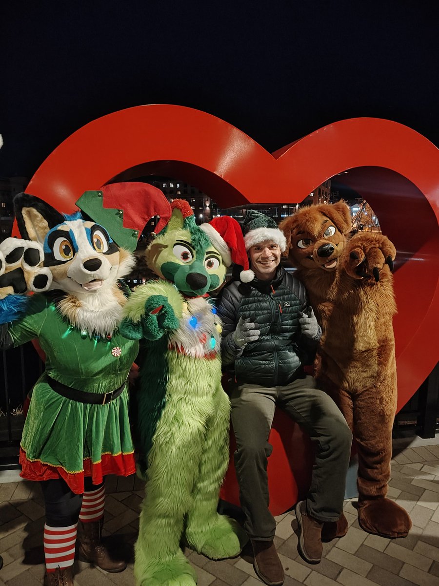 Jaredfornh's tweet image. Winter Stroll in Nashua did not disappoint. From the tree lighting to the new Riverside Park, the whole night showed off the pride this city has. Loved talking with everyone out tonight. #nashuanh #nhtok #jaredfornh