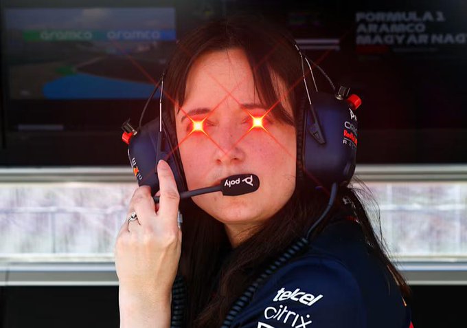 Zechssz's tweet photo. @verstappenews While the safety car was on track, Hannah … https://t.co/rFHGhuaQiN