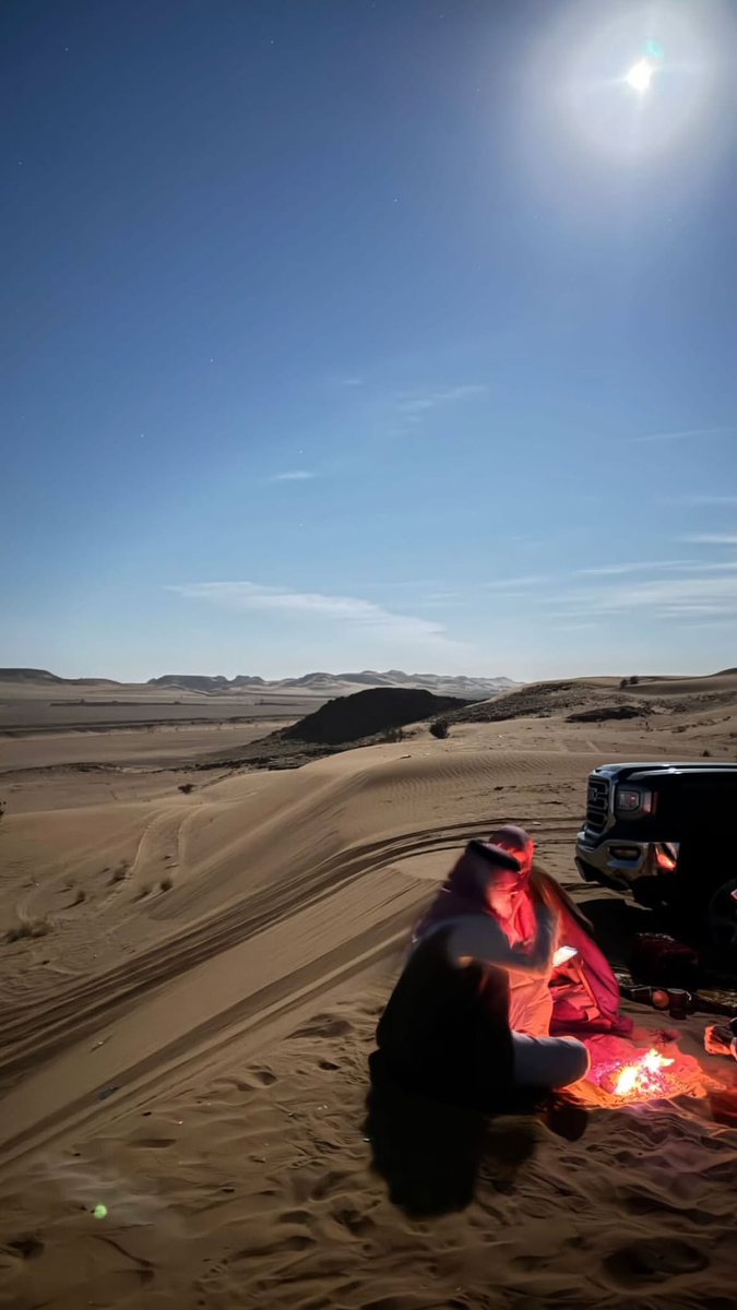 "قديم الود .. وايام الصبا والحِلَّ والترحال
أعرفك مثل نظرات الوله في عيْن متجَاهل"