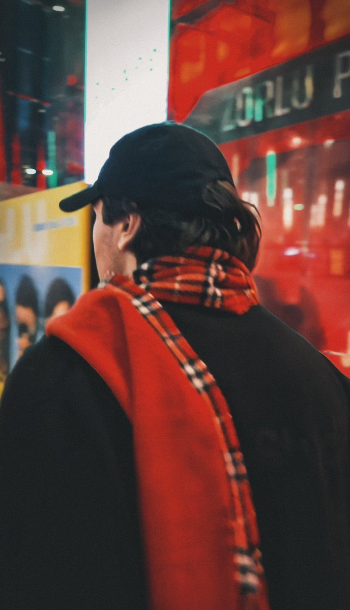 ❤️..🧣..🖤
#MertRamazanDemir