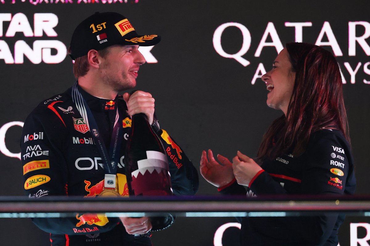 🗣️ | HANNAH SCHMITZ:

"Cuando vimos que McLaren no entro al box, todos me preguntaron "Segura que quieras entrar?" Y yo respondo: Si, de verdad que si".