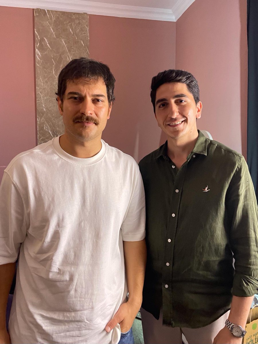 gabriel30044076's tweet photo. New!
#CagatayUlusoy in set #Uykucu with fan
So beautiful...
#cagatayulusoy #uykucu #ferman #çağatayulusoy #çagatayulusoy #cagatayulusoyfans #pollfilms https://t.co/ZXPRd6eYMO