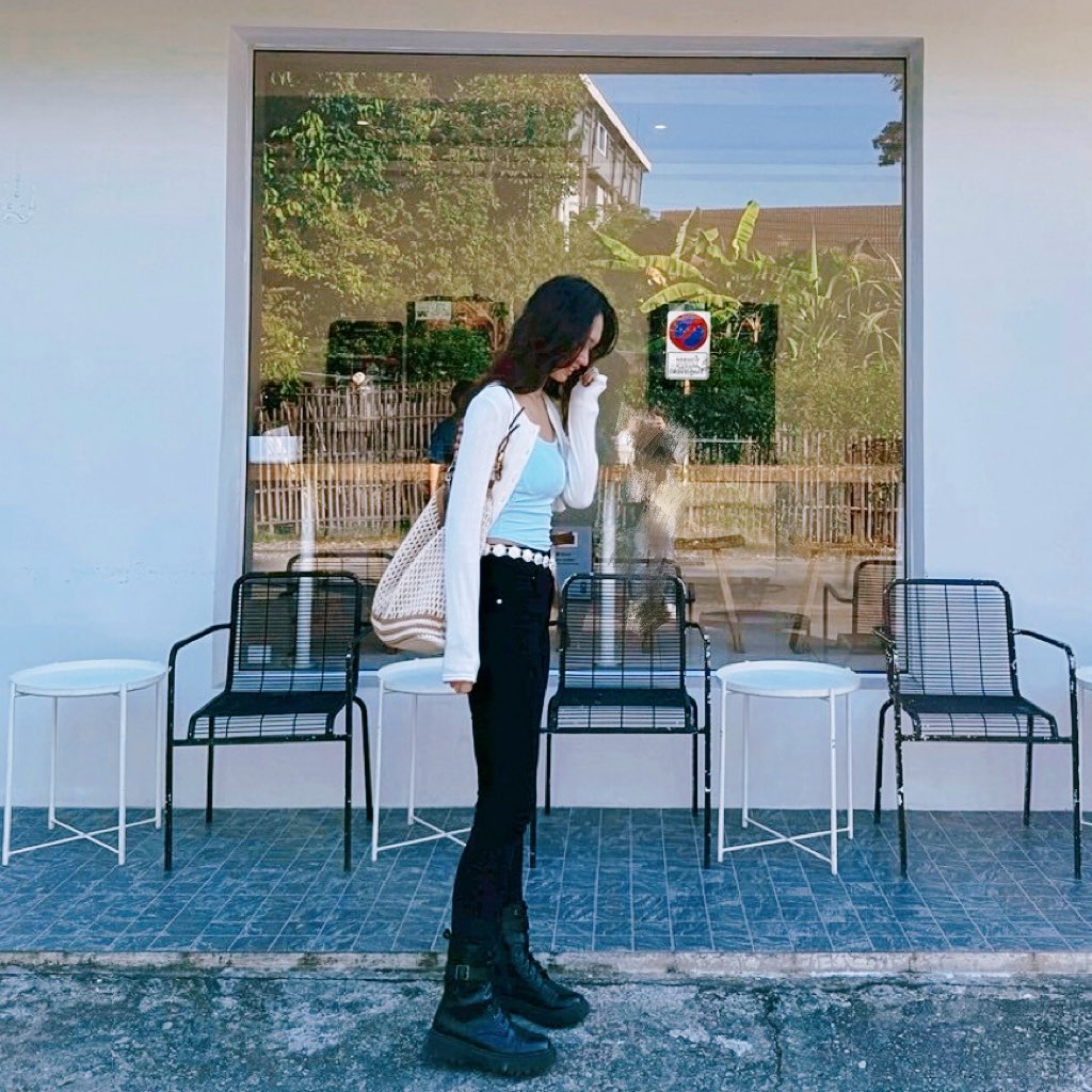 為了坐實是詐騙帳號，只好更認真修圖ㄌ唉

畢竟做詐騙聽起來比較有錢。