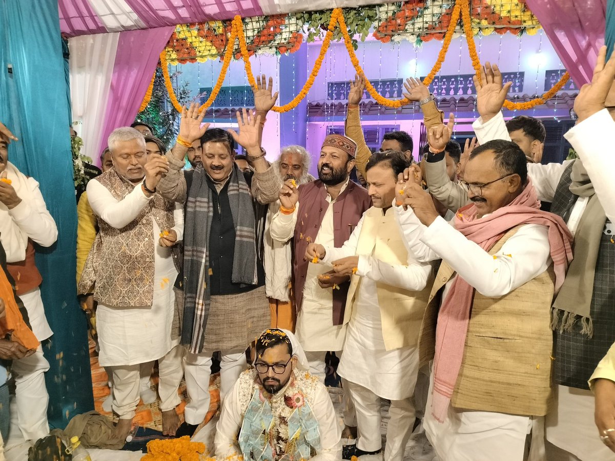 Virendra_mla's tweet image. समाजवादी पार्टी गाजीपुर के जिलाध्यक्ष श्री गोपाल यादव जी की बिटिया की तिलक समारोह डिल्ला दुल्लहपुर में शामिल होकर अपनी शुभकामनाएँ दी!