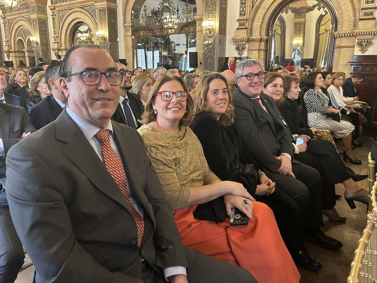 Más que Farmacia tuvo el honor de participar en el acto de la Patrona de Farmacia, la Inmaculada Concepción, una cita entrañable y llena de simbolismo para toda la profesión. El presidente Jesús Sánchez y vocal Carlos Lerma estuvieron presentes en este acto. <a href="/COF_Sevilla/">COF Sevilla</a>