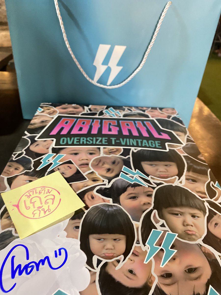 jaybgot's tweet photo. ปล่อยเสื้อน้องเกล สีฟ้า size L ราคา 3800 พร้อมส่ง กล่องมีลายเซ็นแม่ชม กะตราปั้มน้องเกลด้วยค่ะ เรากดมาสองSize เลยจะขายอันนี้ใส่มะได้ นัดรับได้นะคะ สยาม btsอ่อนนุช 
#twothundercoffeeroasters #abigail #แอบิเกล #เสื้อน้องเกล #น้องเกล #เติมเกล https://t.co/OAnIRWeO3p