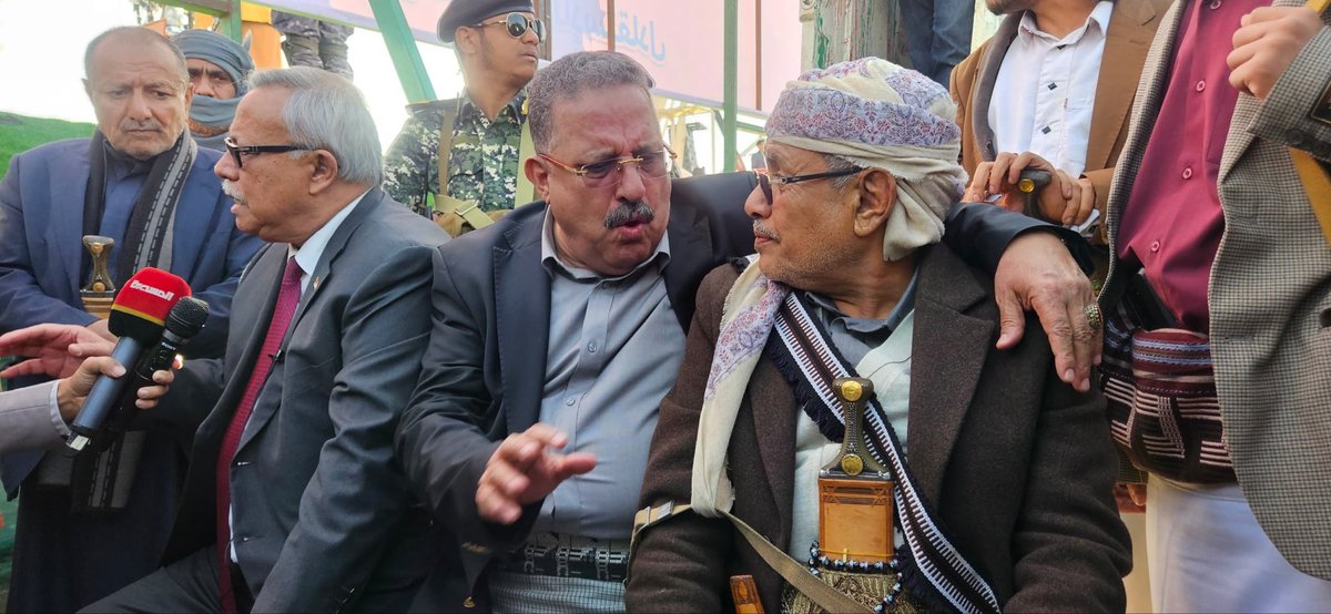 صور ورسايل وحضور استثنائي؟

اليوم في ميدان السبعين
"في مليونية التحرير .
والمحتل إلى زوال"
مع المناضلين الاخوة 
د عبدالعزيز بن حبتور عضوالمجلس السياسي الأعلى،
د قاسم محمد لبوزة نائب رئيس الموتمرالشعبي العام 
د حمود عباد امين العاصمة،
فضيلة الوالد القاضي العلامة 
احمد المتوكل،