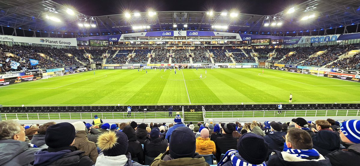 AnFlanders's tweet image. KAA Gent v St Truidense - #JPL.  @KAAGent looking to get 3 important points v high flying #STVV, who have had an amazing start to the 🇧🇪 season. #Sinterklaas arrived in time for the kick-off. Hoping he brought 3 points &amp;amp; #speculaas for #KAAGent.  #COBW #GNTSTVV #AAGent #Buffalo