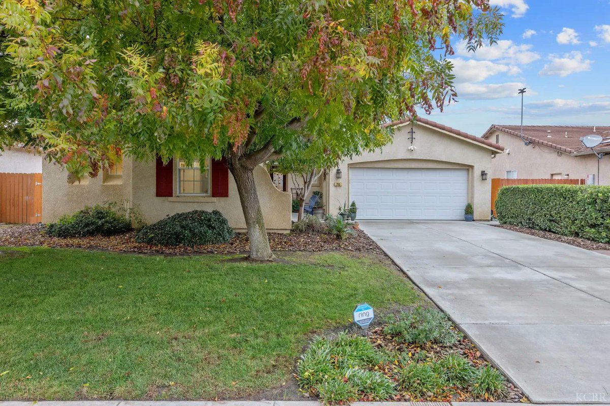 SusanKazarian's tweet photo. 714 N Magna Carta Avenue, Hanford, CA, 93230
4 bed | 2 bath 1850 Sq. Ft.
Active | 445000
https://t.co/ew3gjudTck
Discover refined living in this impeccable maintained four-bedroom residence nestled within the highly sought-after Country Crossings community. From its inviting... https://t.co/TzJ8j4Ozyy