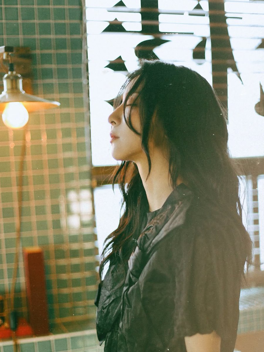 shes so gorgeous guys..