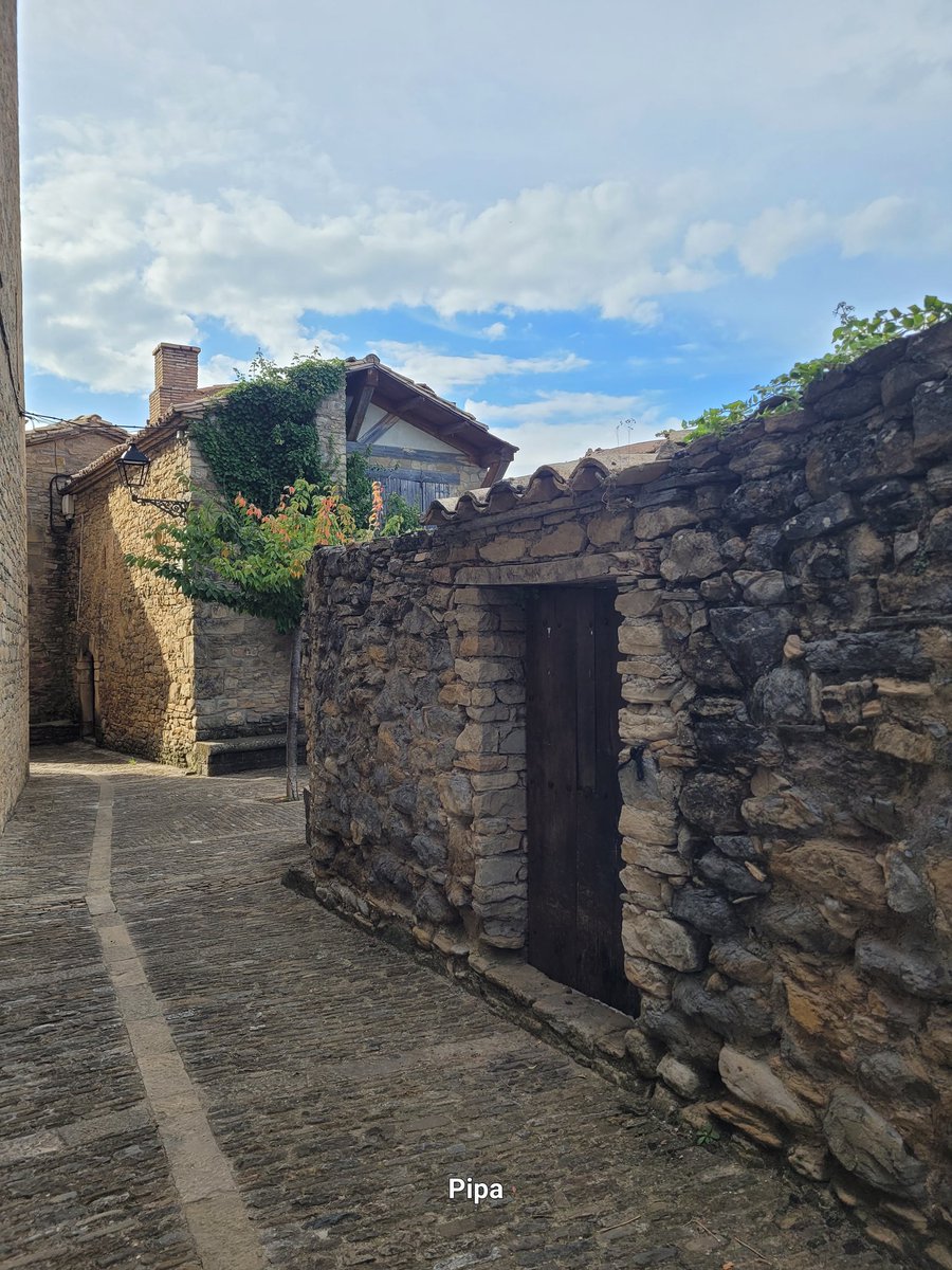 I'm drawn to the streets of medieval towns. So charming.