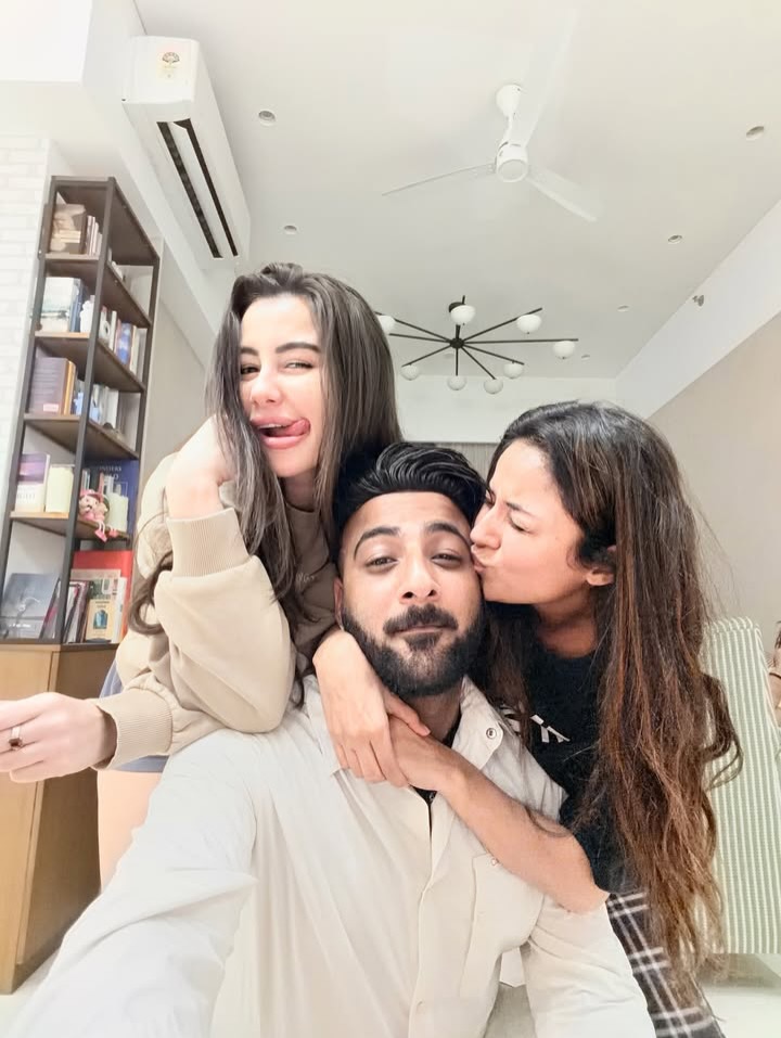 BollySpy's tweet photo. #BiggBoss19 | #ShehbaazBadesha Shares first Photo with #ShehnaazGill After his Eviction https://t.co/vFkSoT8jl6