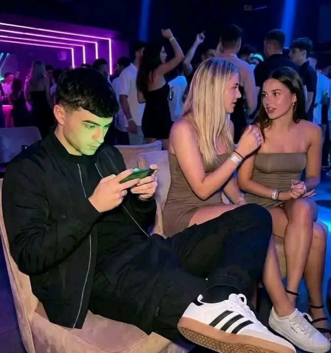 fcbharrison's tweet image. You wonder why Pedri is single 😂😂