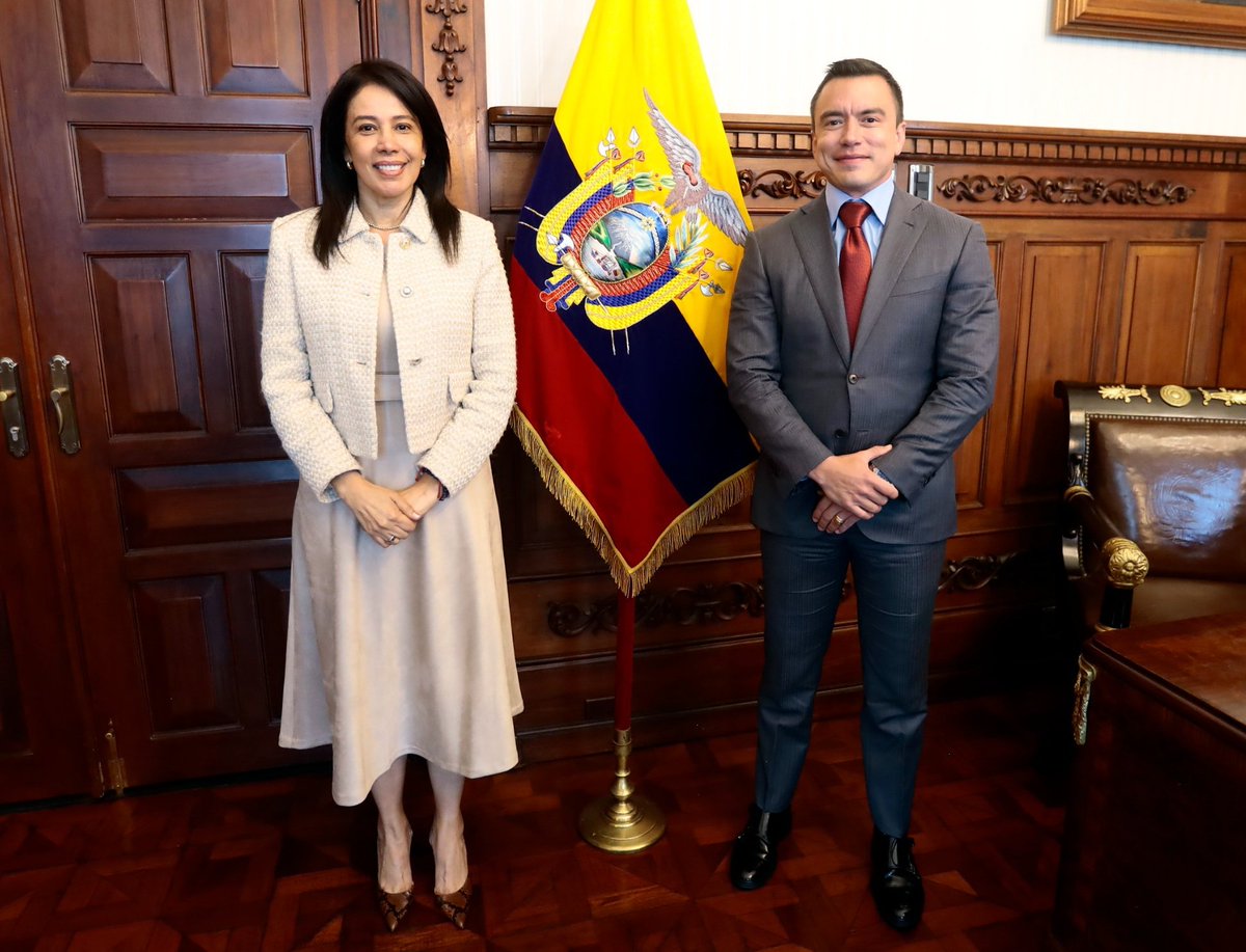 Gracias, presidente <a href="/DanielNoboaOk/">Daniel Noboa Azin</a>, por la valentía de sostener el timón del país con pasos firmes, incluso en los momentos más difíciles. Su liderazgo mantiene a un #Ecuador unido y decidido a superar cualquier desafío.

Hoy celebramos su cumpleaños y también el compromiso que