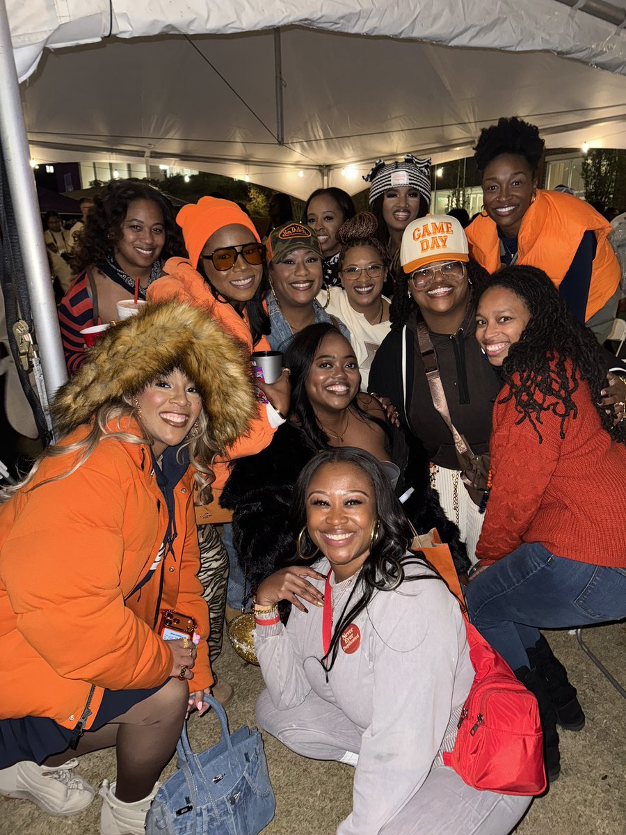 linzekahmil's tweet image. Just a South Central LA girl that ended up in Auburn and had the best college experience 😜😜😜