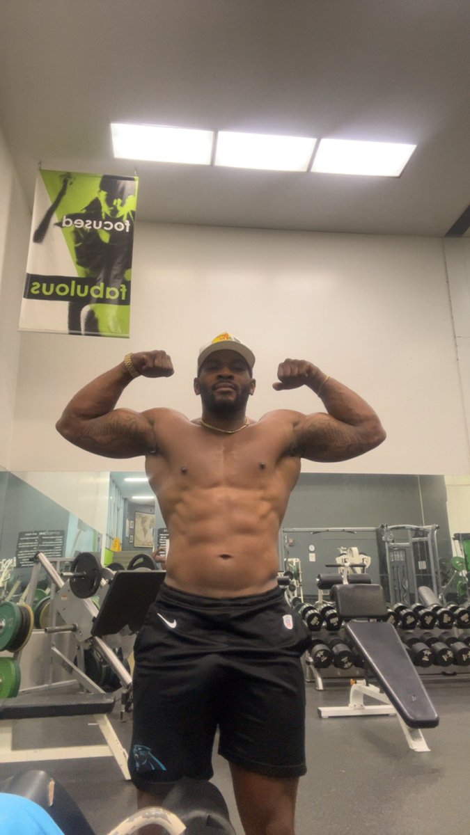 Thanksgiving food treating me right 🙌🏾