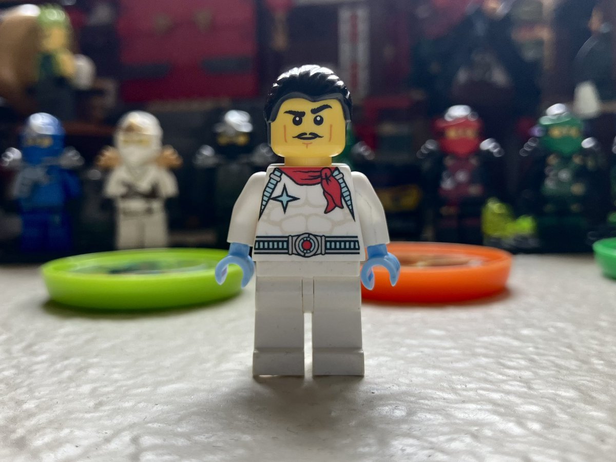 openlycomplex's tweet image. my friend gave me his custom fritz donnegan minifig!! ^-^