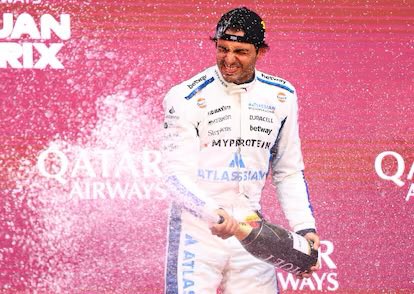 vinisexualrip's tweet photo. Podios del acabado y sobrevalorado Don Carlos Sainz  CON UN WILLIAMS esta temporada: 2.

Podios del GOAT de este deporte CON UN FERRARI esta temporada: 0, repito, CERO.

Creo que a partir ahora se debe de entender el FRAUDE que el George Floyd de Stevenage nos ha vendido por años https://t.co/qsiOZoKjhF