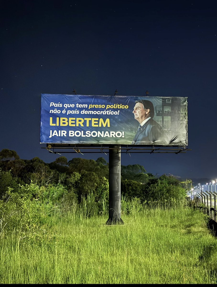 NovaesTerezinha's tweet photo. @GayerGus SOLTA O BOLSONARO https://t.co/6vFFyKJbr8